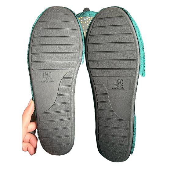 INC International Concept - Women’s Slippers in Bag Embossed Green - Size L 9-10 - Picture 4 of 7